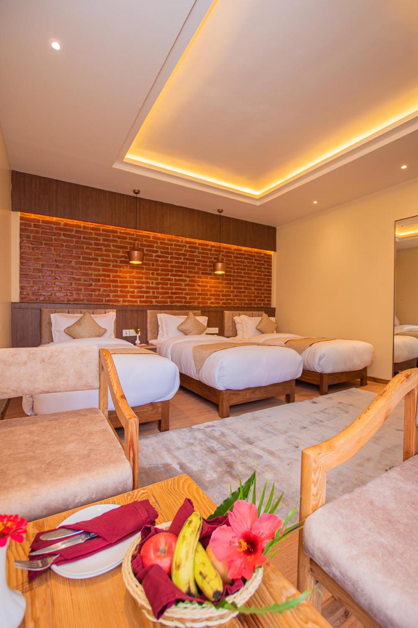 Temple Himalaya Hotel & Spa Pokhara Exterior foto
