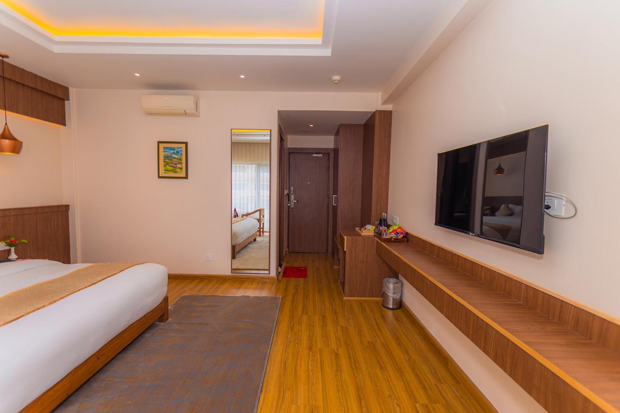 Temple Himalaya Hotel & Spa Pokhara Exterior foto