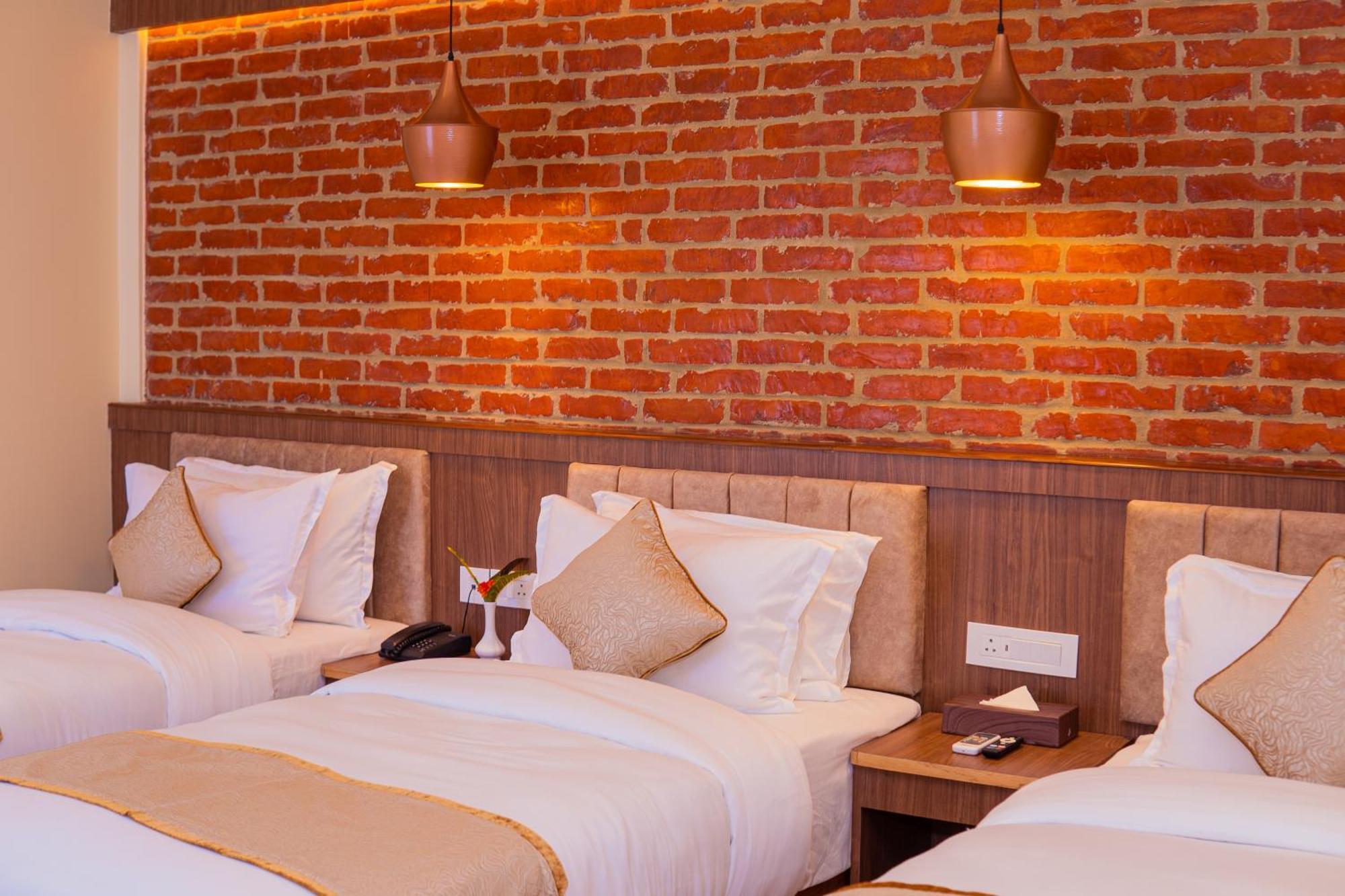 Temple Himalaya Hotel & Spa Pokhara Exterior foto