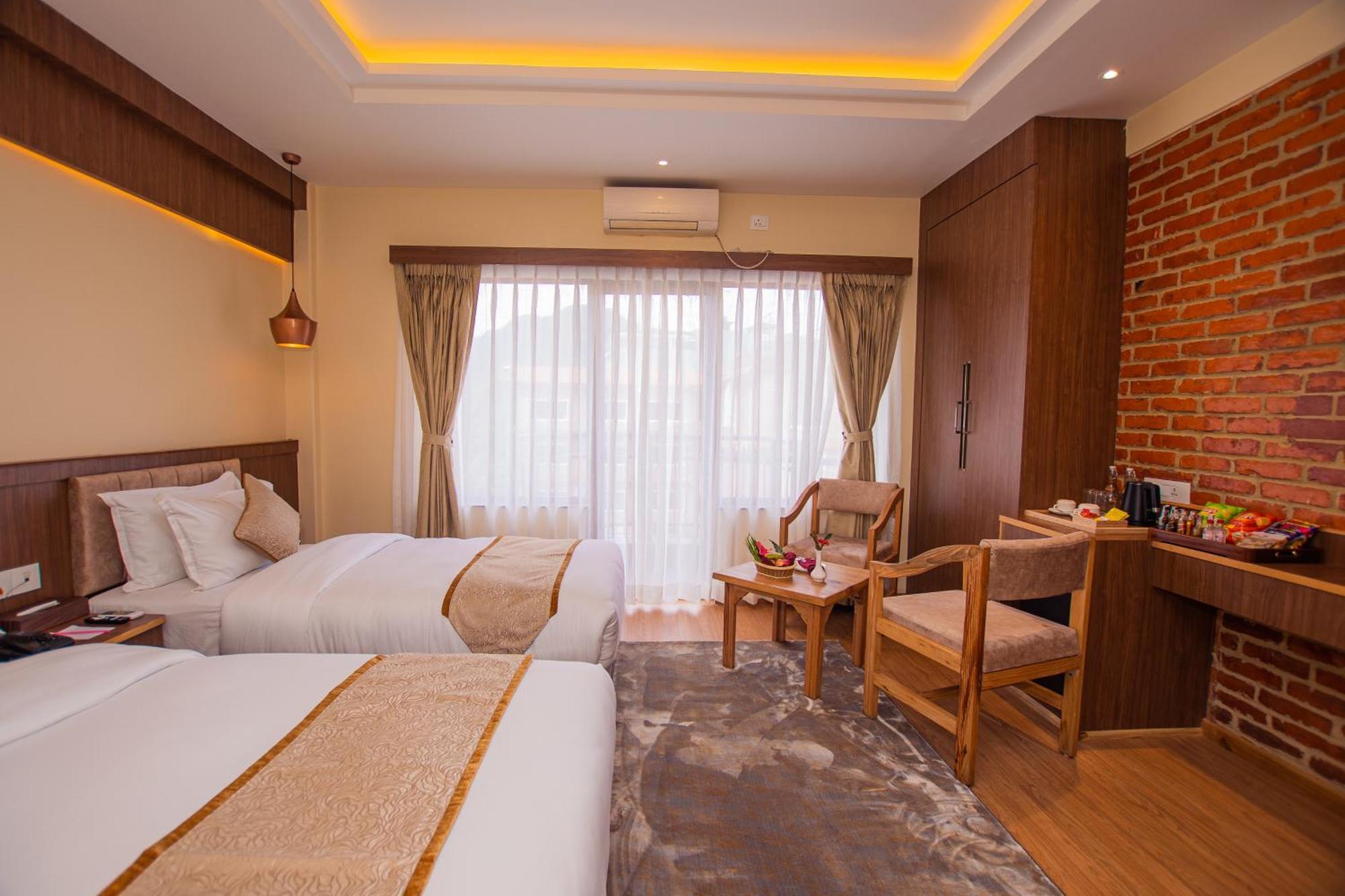 Temple Himalaya Hotel & Spa Pokhara Exterior foto