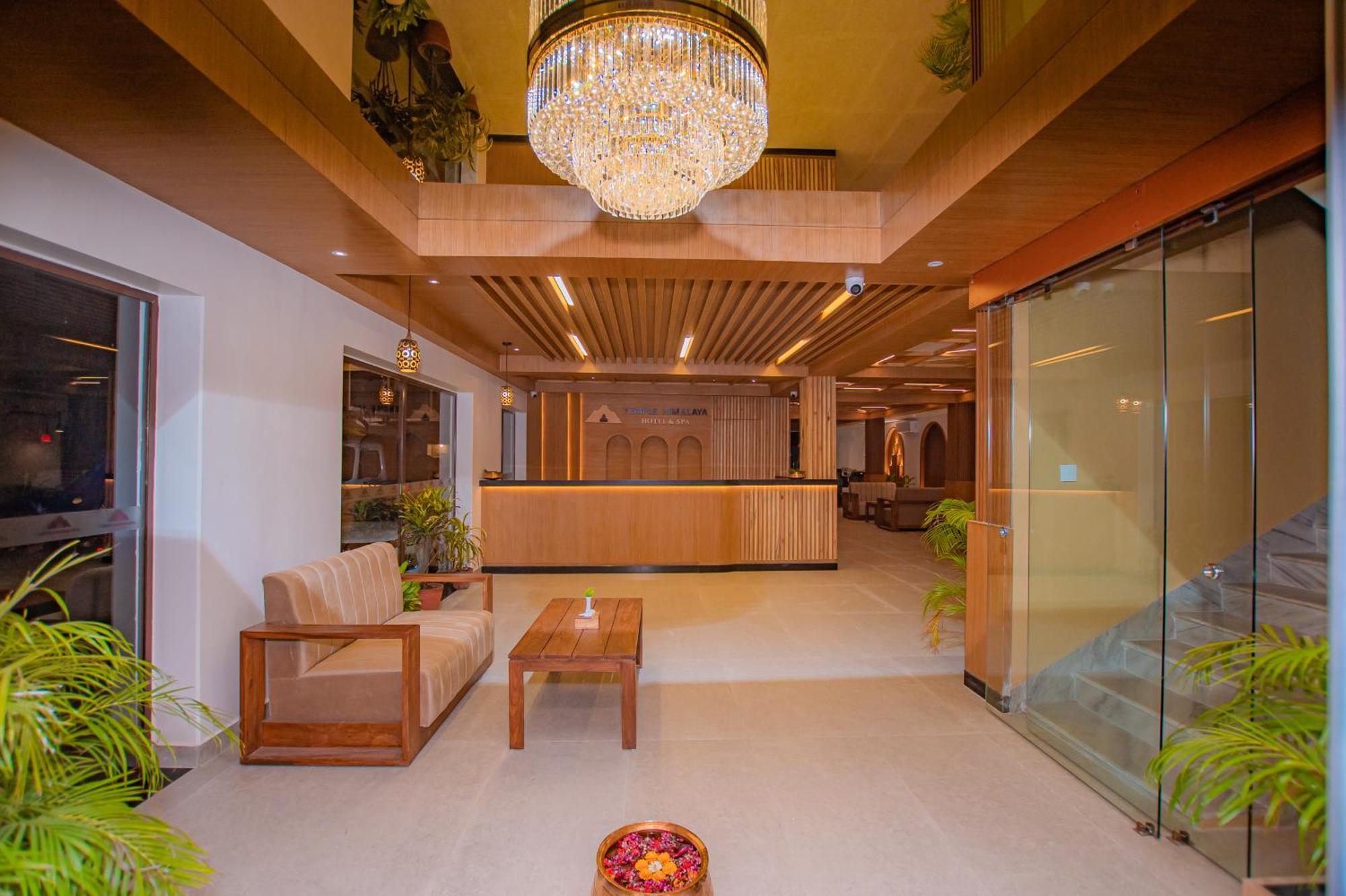 Temple Himalaya Hotel & Spa Pokhara Exterior foto