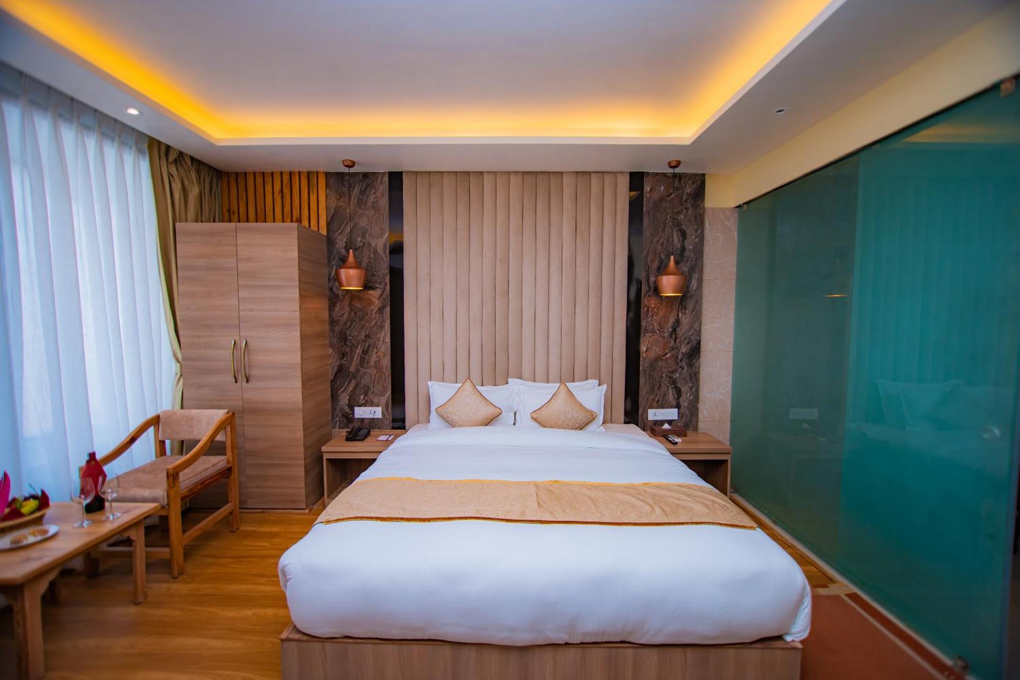 Temple Himalaya Hotel & Spa Pokhara Exterior foto