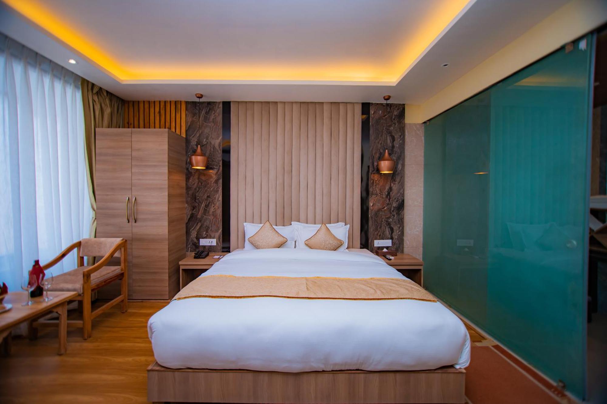 Temple Himalaya Hotel & Spa Pokhara Exterior foto