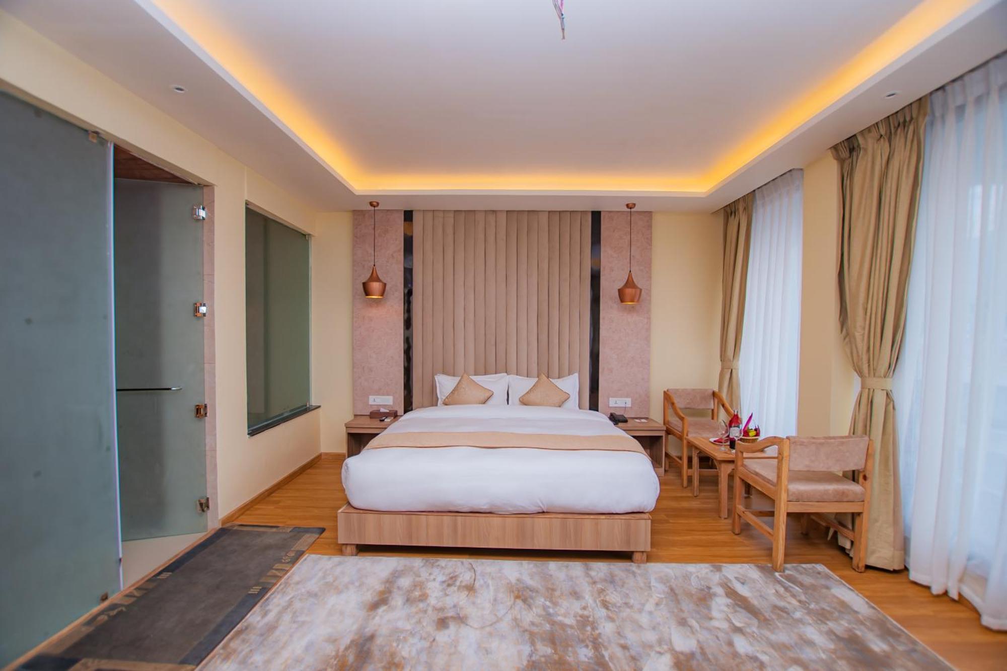 Temple Himalaya Hotel & Spa Pokhara Exterior foto