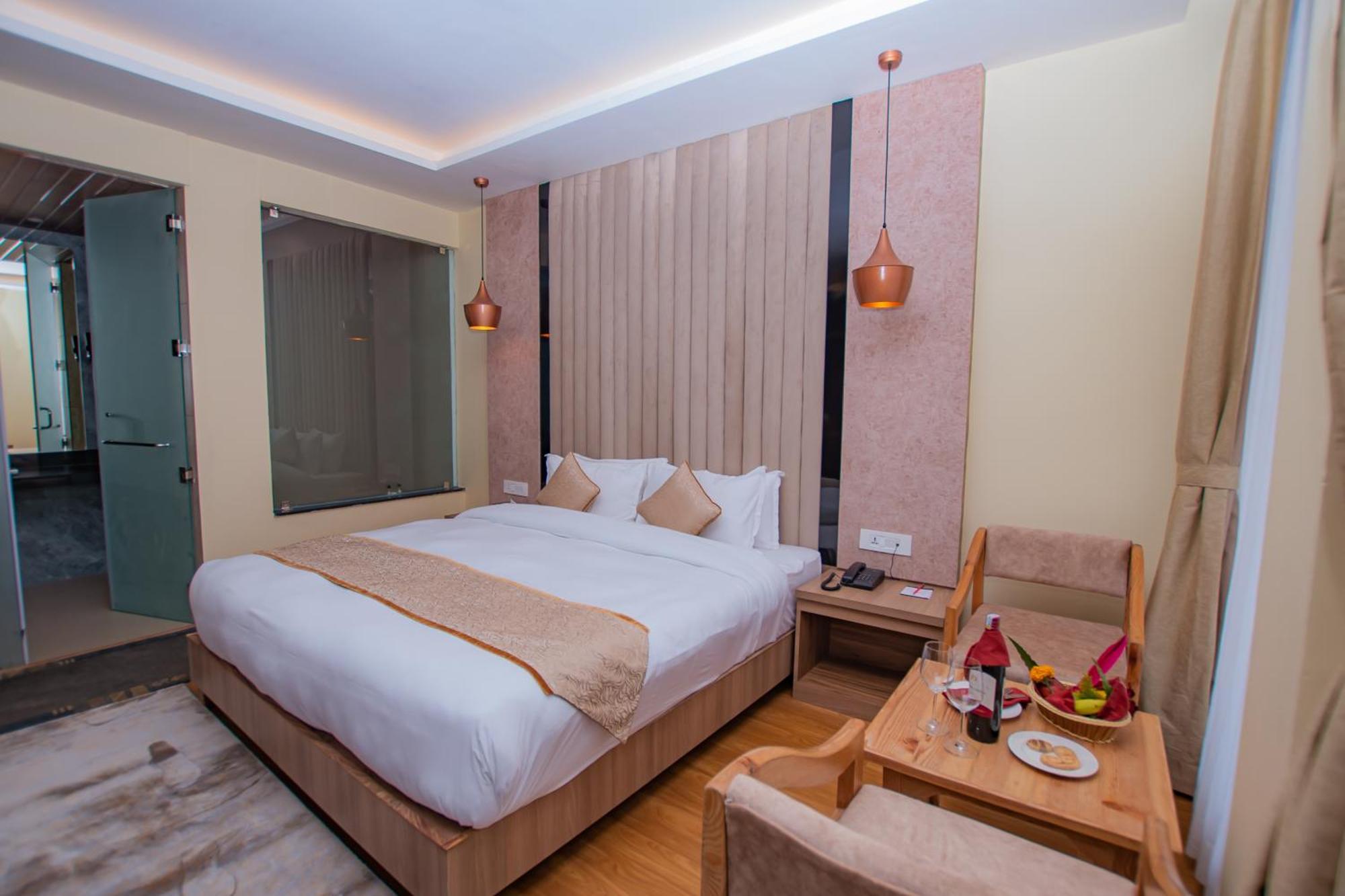 Temple Himalaya Hotel & Spa Pokhara Exterior foto