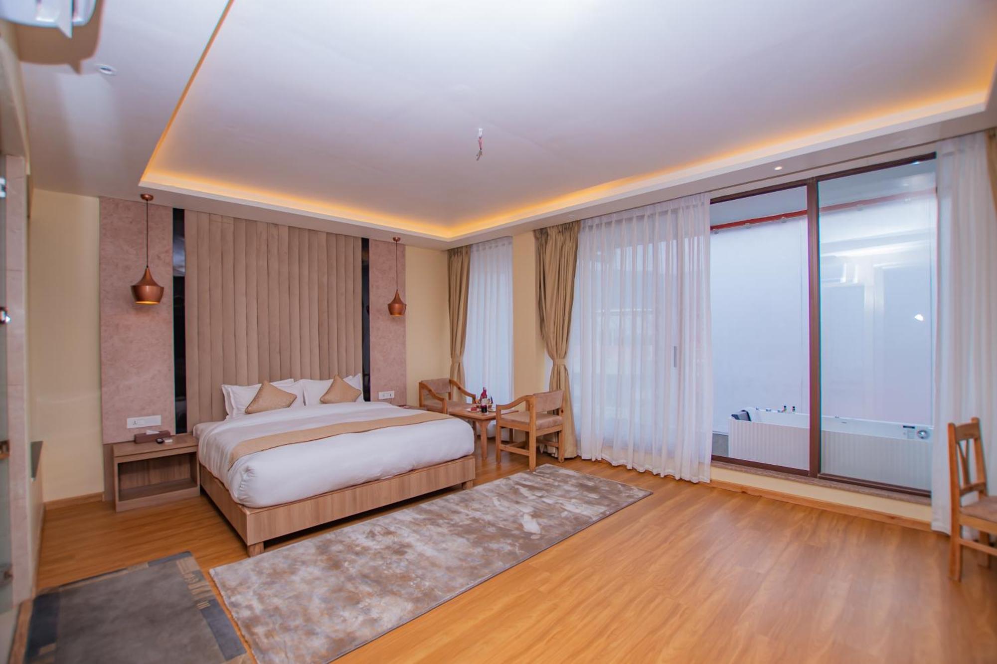 Temple Himalaya Hotel & Spa Pokhara Exterior foto